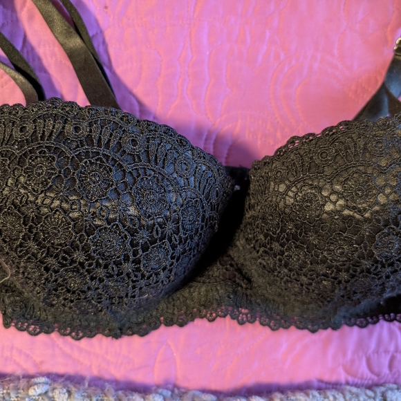 Elegant Black Lace Bra - Picture 1 of 2